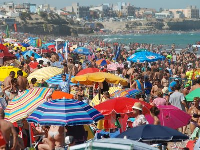¡Ojo con los acantilados!: Nuevos derrumbes en Las Grutas. Mirá