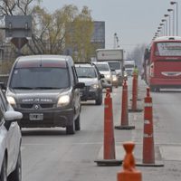 Así empezó la restricción de tránsito en los puentes entre Neuquén y Río Negro. Mirá