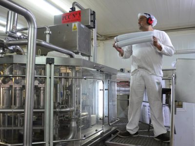 Fuerte caída de la industria en noviembre alerta la UIA