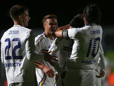 Con polémica la Gagoneta puso primera: Boca volvió a ganar y sueña con la Libertadores 2025