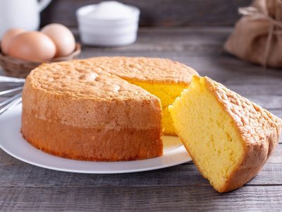 La receta de la abuela para el mejor bizcochuelo, ideal para los cumpleaños: alto y bien esponjoso