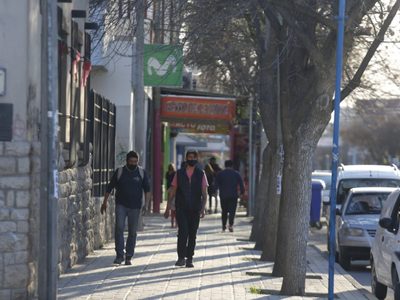 Una localidad rionegrina superó los 500 casos activos de COVID 19 y hay 1384 personas aisladas