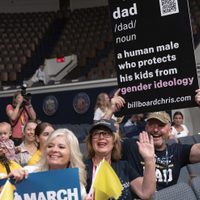 Moms for Liberty abraza sin reservas a Trump a medida que se acercan las elecciones