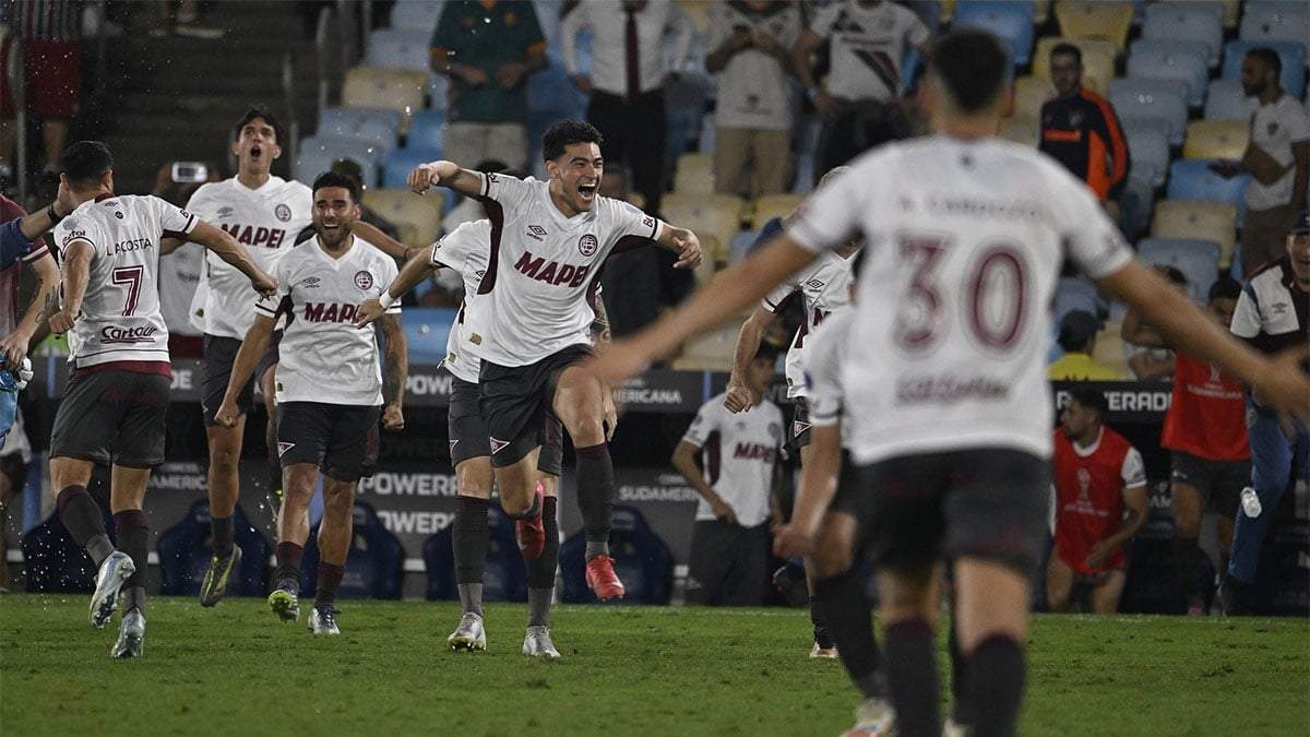 Es el final y se vuelven locos los jugadores de Lanús.