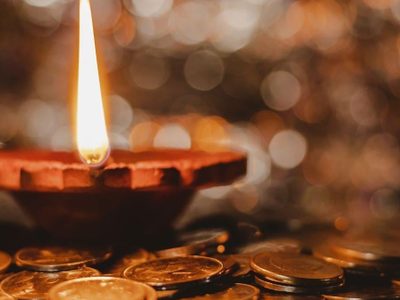 El ritual que tenés que hacer con tu celular en este lunes de luna nueva para atraer todo el dinero y la abundancia