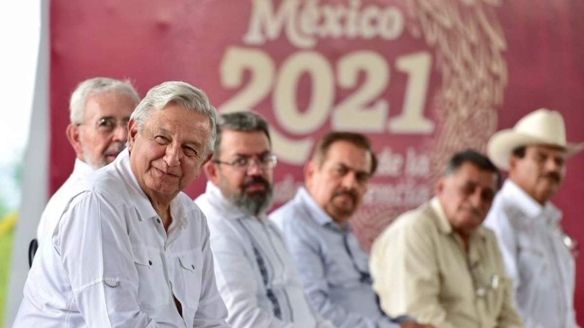 El presidente Andrés Manuel López Obrador en una gira por Veracruz