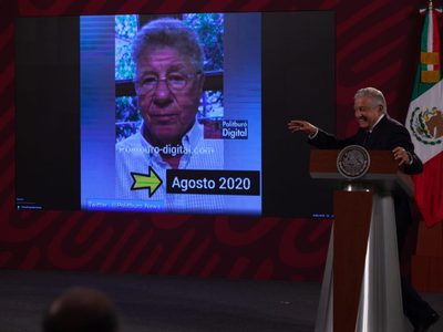AMLO exhibió a Alazraki por compararlo hace 2 años con Hitler y difundir notas falsas de su familia