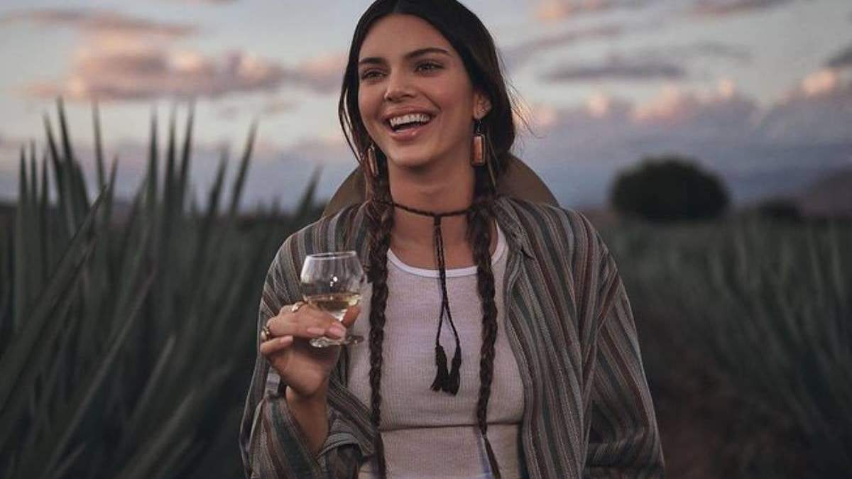 La modelo en la publicidad de su nueva bebida