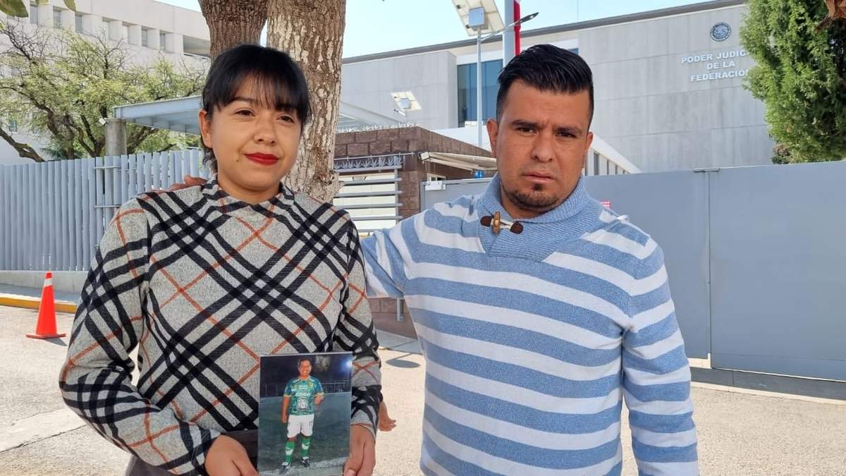 Hugo Vázquez y Noreyma Castillo, hermano y prometida del reportero de El Salmantino Israel Vázquez