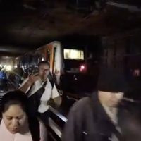 Caos en la Línea 2 del Metro de CDMX; reportan corto circuito entre Pino Suárez y Zócalo (Videos)