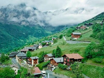 Un pueblo de las montañas suizas paga a jóvenes para que vayan a instalarse
