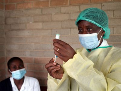 Entre la hambruna y la pobreza extrema, África le apuesta todo a las vacunas