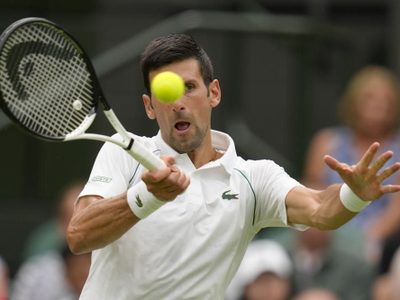 Djokovic hace historia con debut triunfal en Wimbledon