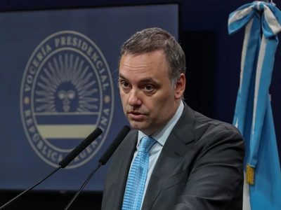 Viaje de Manuel Adorni a Punta del Este: la PSA retiró documentos de la TV Pública y continúa la investigación