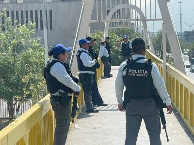 Policía de Monterrey intenta arrestar a madre buscadora durante manifestación (Video)