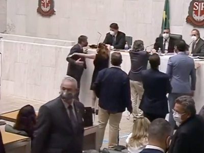 Suspenden a diputado por tocar a una legisladora sin su consentimiento en plena sesión