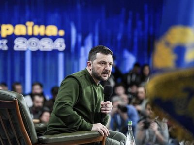 Zelenskyy llega a Arabia Saudí para impulsar plan de paz para Ucrania