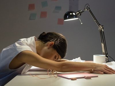 Por qué estás siempre cansado: 7 causas que nadie te cuenta y cómo solucionarlas en una semana