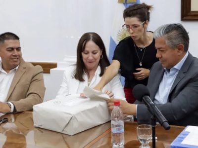 Figueroa en la apertura de sobres de la licitación para construir la EPET26: “Lo que decimos que vamos a hacer, lo hacemos”