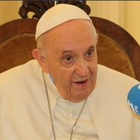 El Papa dice que no vive en aposentos papales del Vaticano porque "acabaría en un psiquiátrico"