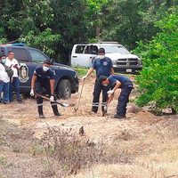 Hallan narcofosa con dos cuerpos en Zihuatanejo