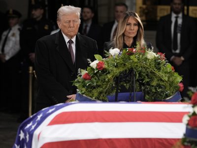 Trump se presenta a rendir homenaje ante el féretro de Jimmy Carter en el Capitolio