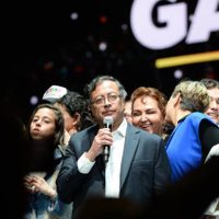 EU felicita al pueblo de Colombia por elección presidencial, pero no a Petro