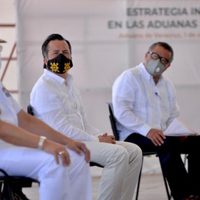 Congelan cuentas bancarias a seis exadministradores de Aduanas