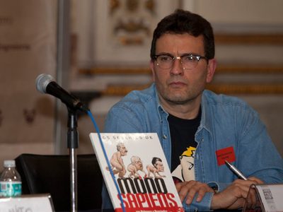 Políticos, periodistas y lectores rinden homenaje a Helguera