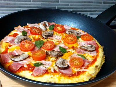 Pizza sin amasar y sin horno: con el menor esfuerzo, la receta más fácil para comer rico