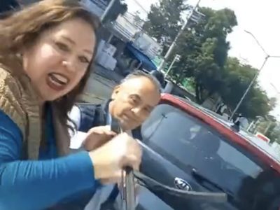 #LadyParabrisas: exhiben y viralizan a mujer por golpear un vehículo en la CDMX (Video)