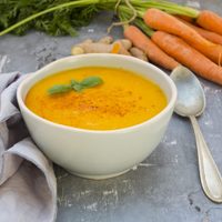 Hacé esta receta de crema de zanahorias antiinflamatoria con lo que tenés en la heladera: fácil y sano