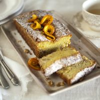 Con solo 5 ingredientes, prepará este budín extra húmedo de naranja y perfecto para una tarde matera
