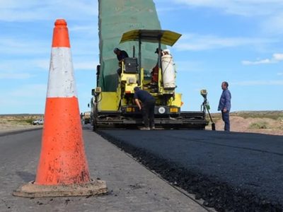 Repavimentan la ruta 6 desde Rincón de los Sauces para potenciar el corredor petrolero