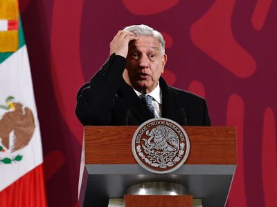 AMLO reprocha a la Corte por debate sobre prohibición de nacimientos en edificios de gobierno
