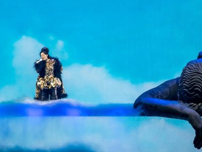Mon Laferte, gala escénica de visuales y arte digital en el Palacio de los Deportes