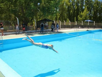 Quienes deseen asistir a la pileta municipal en Zapala, deberán sacar turnos en la web