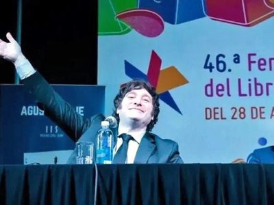 El secretario de Cultura defendió a Javier Milei y se cruzó con los presentes de la Feria del Libro