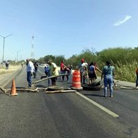 Bloquean la Carretera Nacional en Nuevo León por falta de agua