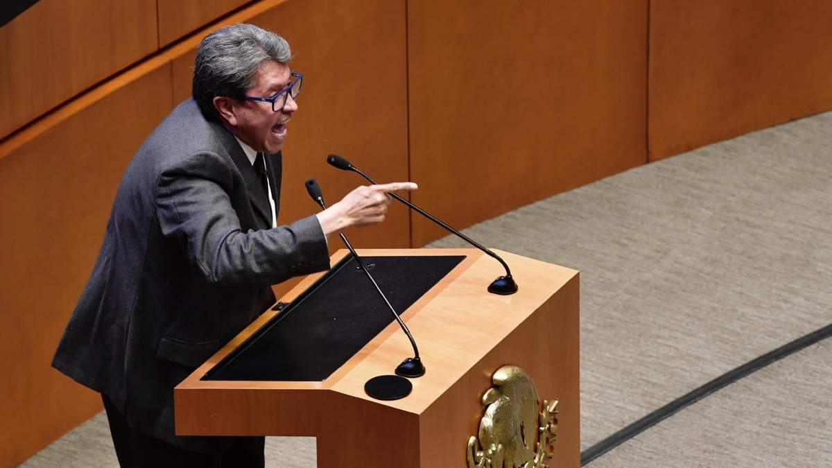 Sesión del Senado de la República. Intervención de Monreal