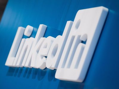 LinkedIn usó datos de usuarios para entrenar modelos de IA generativa sin informarles previamente