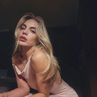 Puro brillo: el conjunto ultracavado de Emilia Attias que impone tendencia este otoño