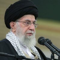 El Líder Supremo de Irán habría designado a tres sustitutos en caso de que muera por los bombardeos israelíes
