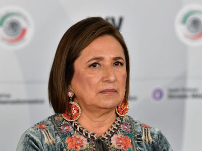 Morena parodia mensaje de librerías Gandhi: "Xóchitl, leer evitará que te robes las tesis"