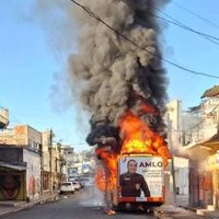 Camión de pasajeros fue incendiado esta mañana en el centro de Acapulco