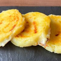 Arepas con masa de papa: una versión distinta y súper rica que no podés dejar de preparar este verano