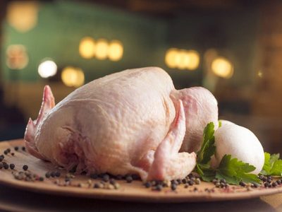 En pocos pasos, reconocé al toque si el pollo está en mal estado antes de cocinarlo