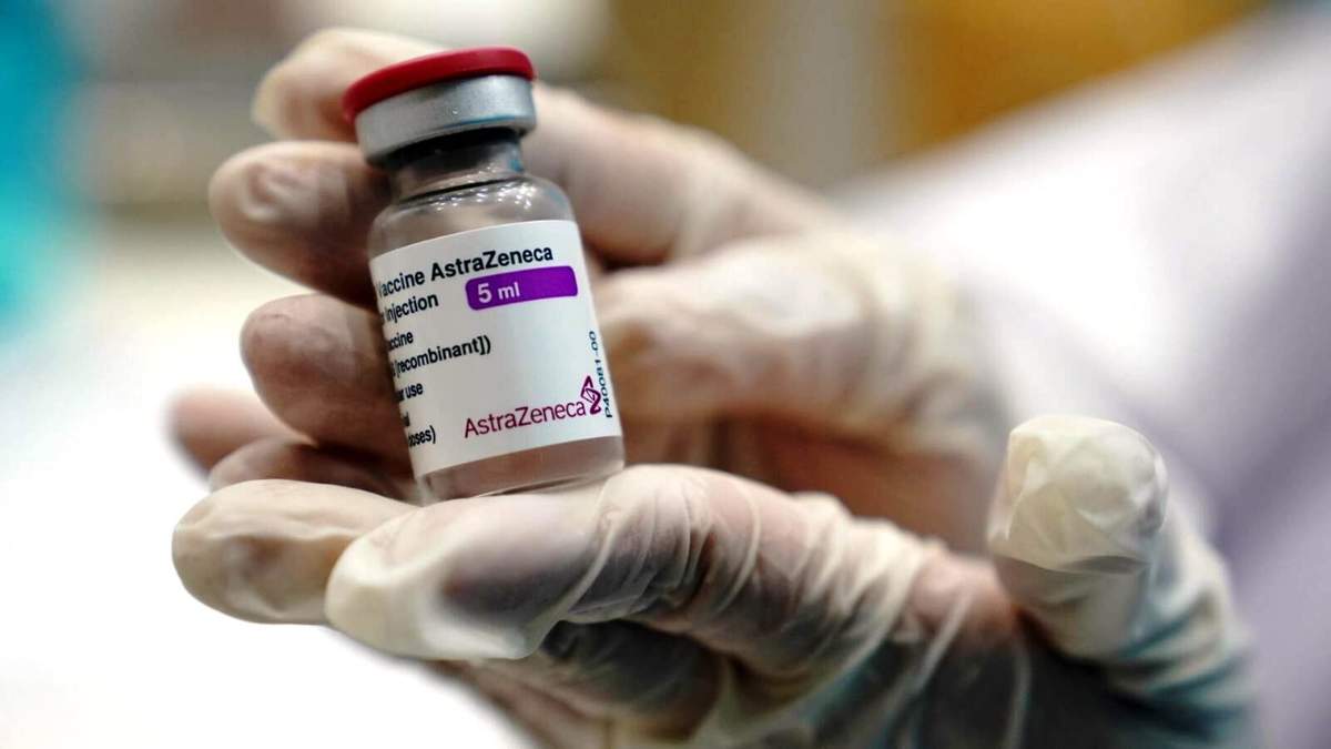 Un vial con dosis de la vacuna de AstraZeneca. Fuente: (Twitter)