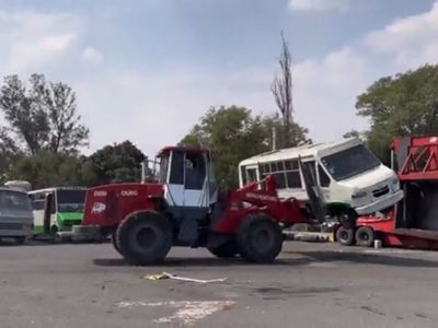 Sheinbaum analiza donar a municipios los microbuses retirados de Ermita Iztapalapa