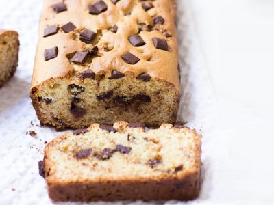 Pastel de yogurt sin harina y sin azúcar: con solo 5 ingredientes, la receta que no falla para la merienda